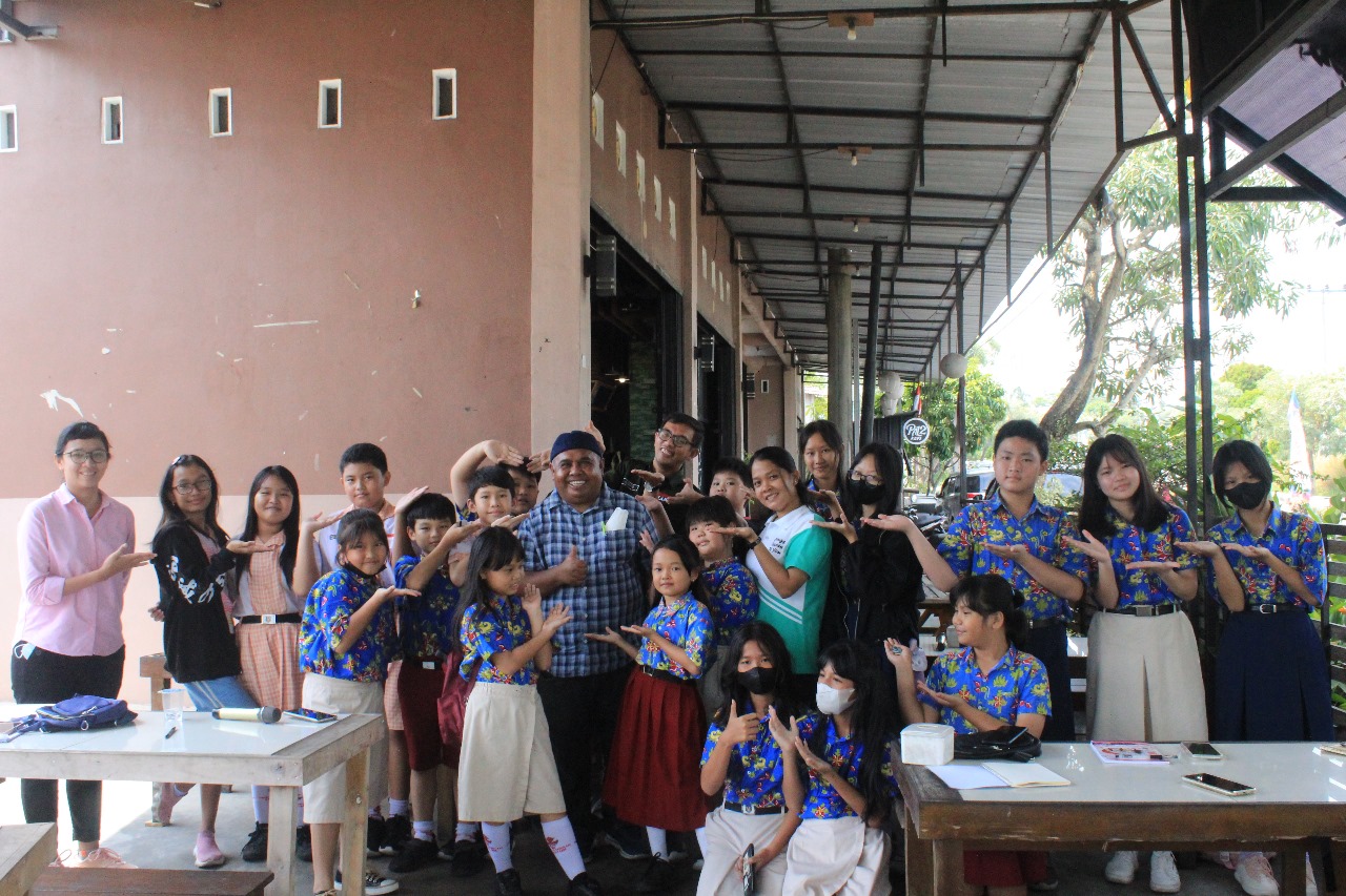 Pelatihan Jurnalistik Siswa SD dan SMP St Maria Mentok