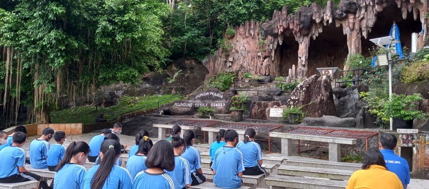 Doa Rosario di Gua Maria